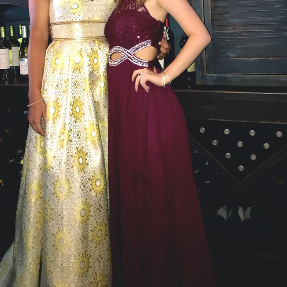 Maroon red prom dress - Picture 3 of 3